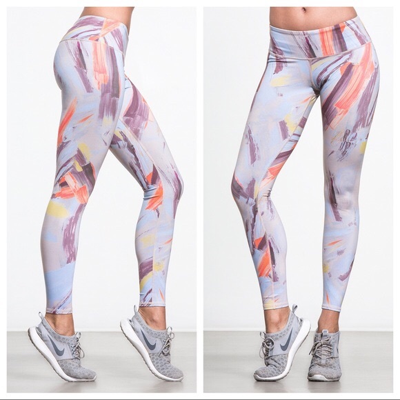 ALO Yoga Pants - ALO Yoga Airbrush Paint Stroke Leggings - S